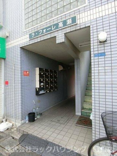 ラ・フォーレ高瀬の玄関