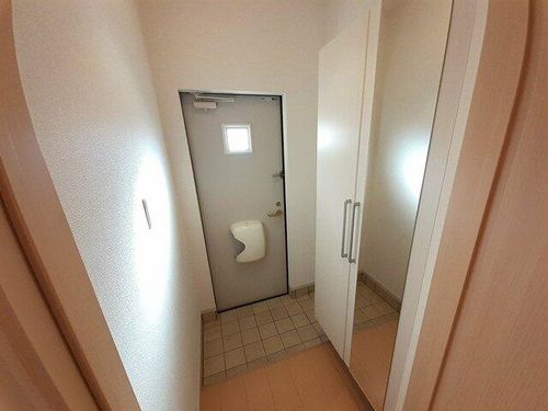 大阪府南河内郡河南町大字東山(アパート)の賃貸物件の玄関