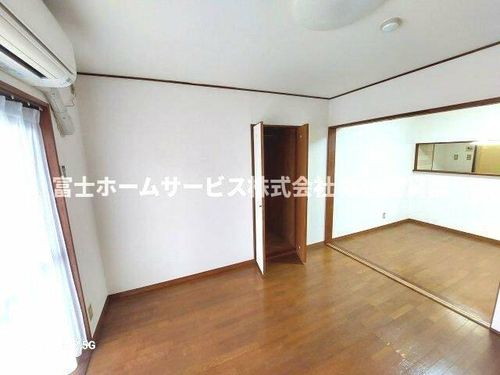 サニーハイツ住吉503の居間