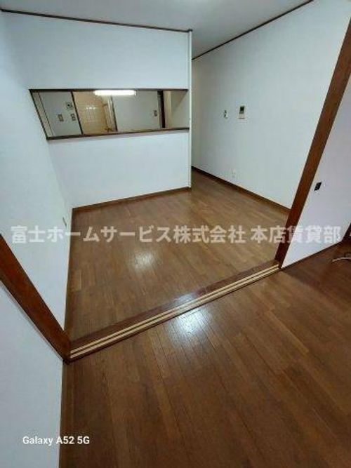 サニーハイツ住吉503の居間
