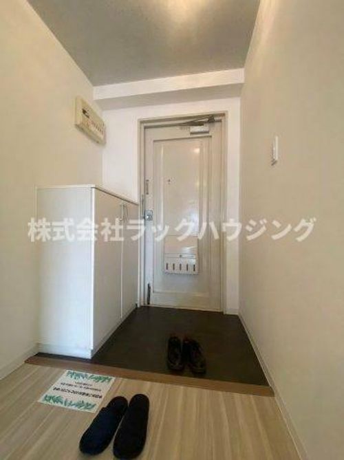 大阪府寝屋川市池田旭町(マンション)の賃貸物件の玄関