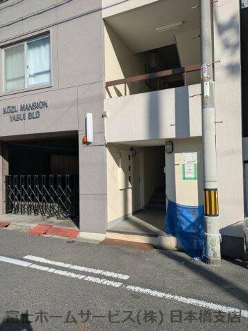 高津マンションの玄関