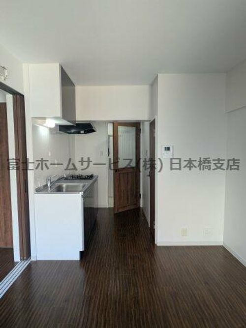 高津マンションの居間