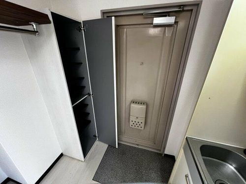 グランドハイツ湯里621の玄関