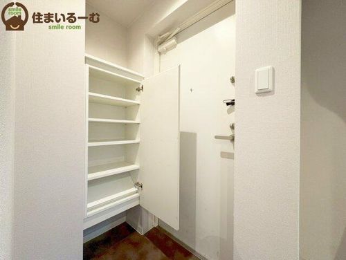 メインステージ西天満T’s SQUAREの玄関