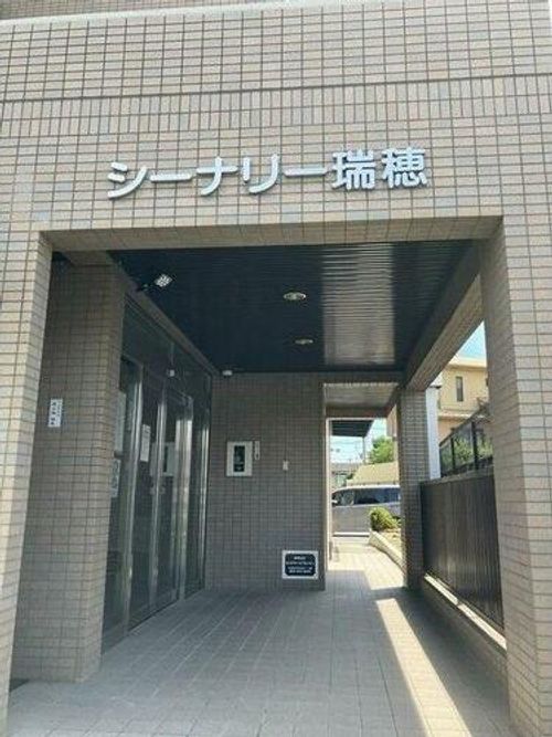 シーナリー瑞穂の玄関