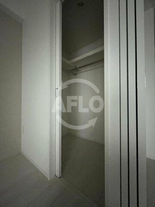 セレニテ難波ミラク弐番館の玄関