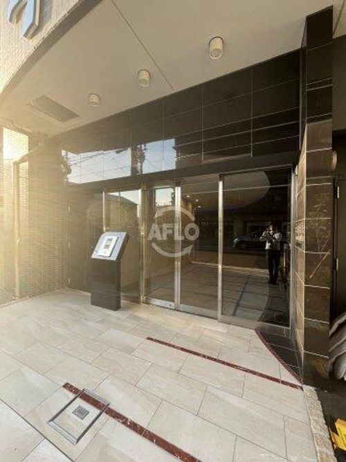 セレニテ難波ミラク弐番館の玄関