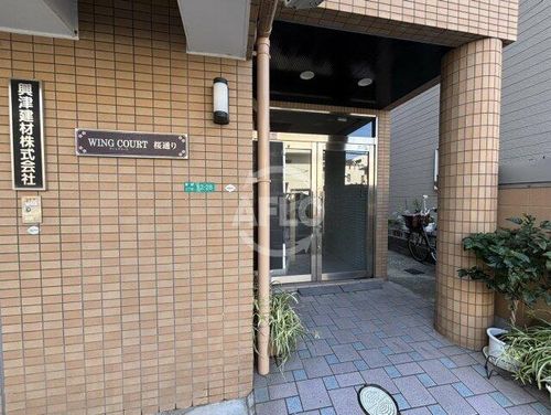 ウイングコート桜通りの玄関