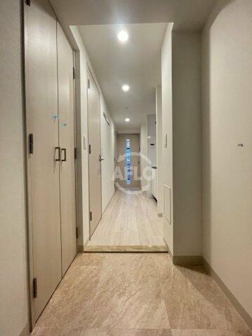 ジオエント新町の玄関