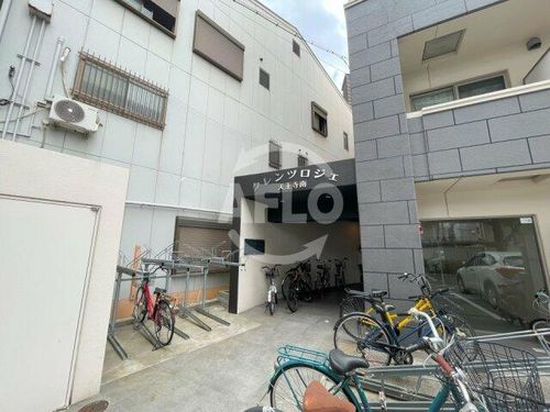 クレンツロジェ天王寺南の玄関