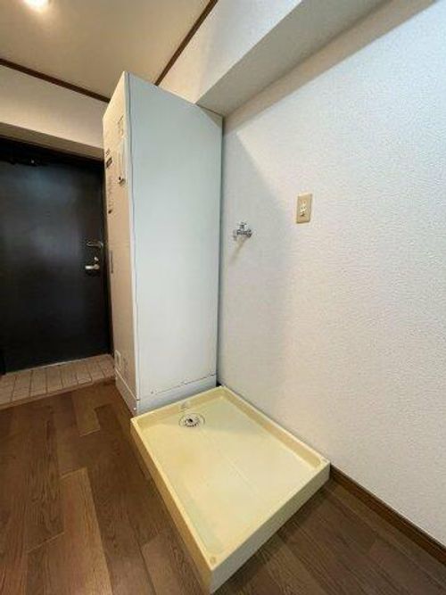 岩保ビル駅南の玄関