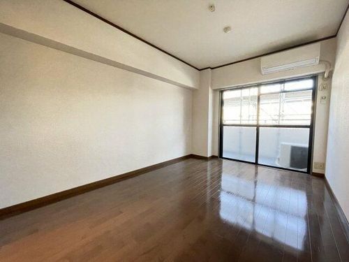 岩保ビル駅南の居間