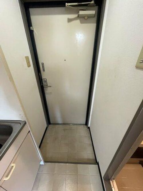 プリメゾンアビコの玄関