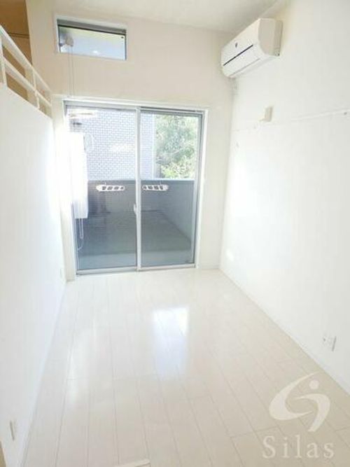 シュエット鳳の居間