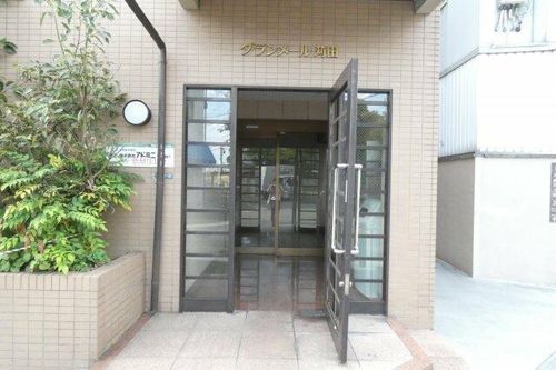グランメール苅田の玄関