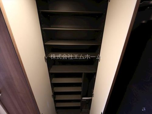 プレサンス上前津リラシスの玄関