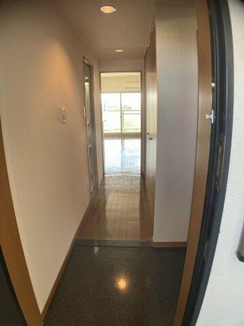 ルナコート塚本の玄関