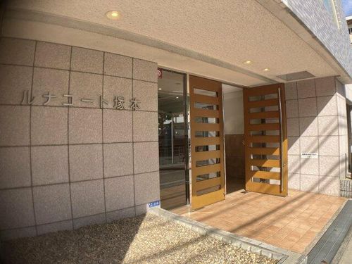 ルナコート塚本の玄関