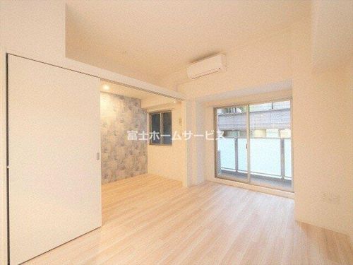 セレニテ桜川駅前プリエの居間