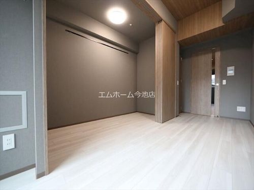 エステムコート名古屋新栄Ⅵアートテラスの居間