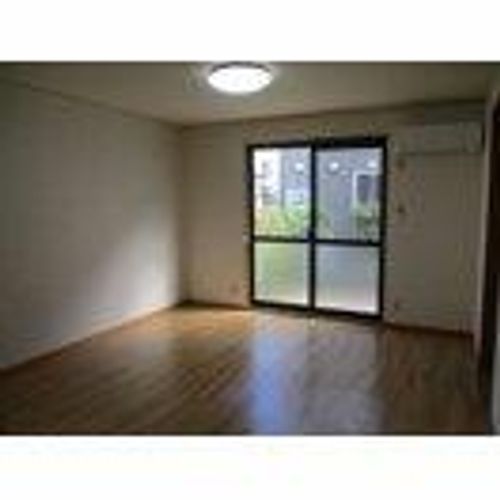 ファミール二池202の居間