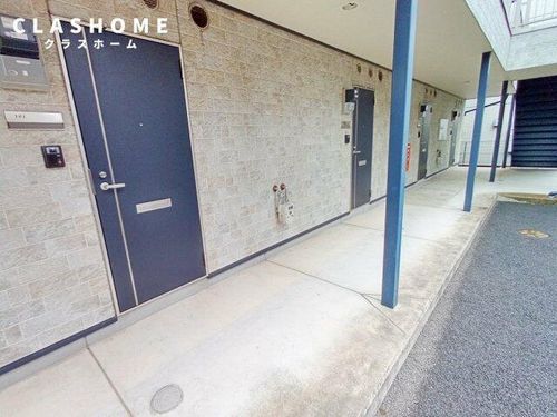 TIERRA EAST102の玄関