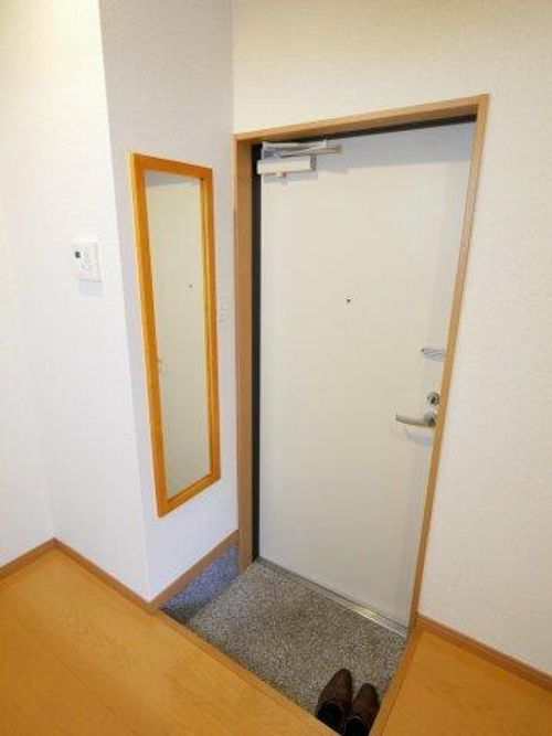 フラッティ堀川下立売103の玄関