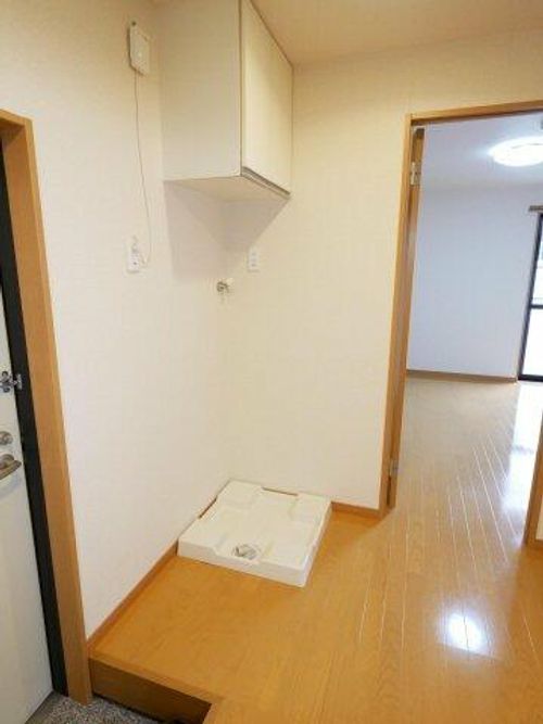 フラッティ堀川下立売103の玄関