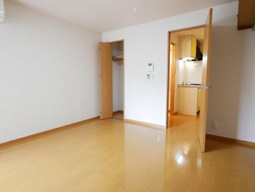 フラッティ堀川下立売103の居間