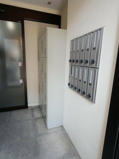 フラッティ堀川下立売103の玄関