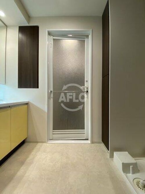 大阪ひびきの街ザ・サンクタスタワーの玄関