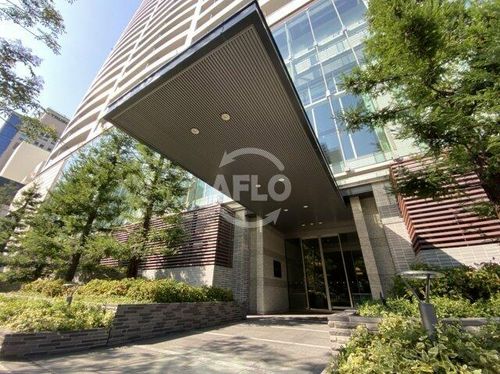 大阪ひびきの街ザ・サンクタスタワーの玄関