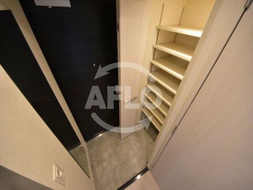 プレサンス大阪都島エレナードの玄関