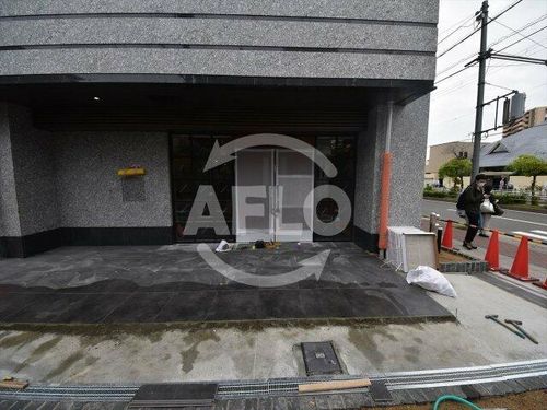 プレサンス大阪都島エレナードの玄関