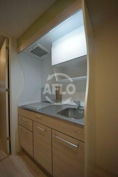 セレニテ本町東リアンのキッチン