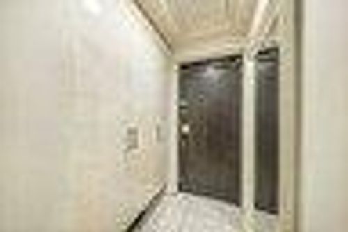 キングス夢咲シティひかりの街 A棟の玄関