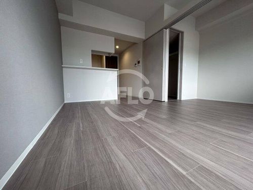 コンフォリア・リヴ新大阪西宮原ソルテラスの居間