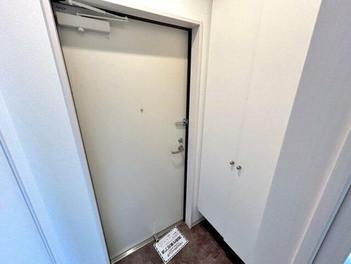 ローズガーデン矢田の玄関