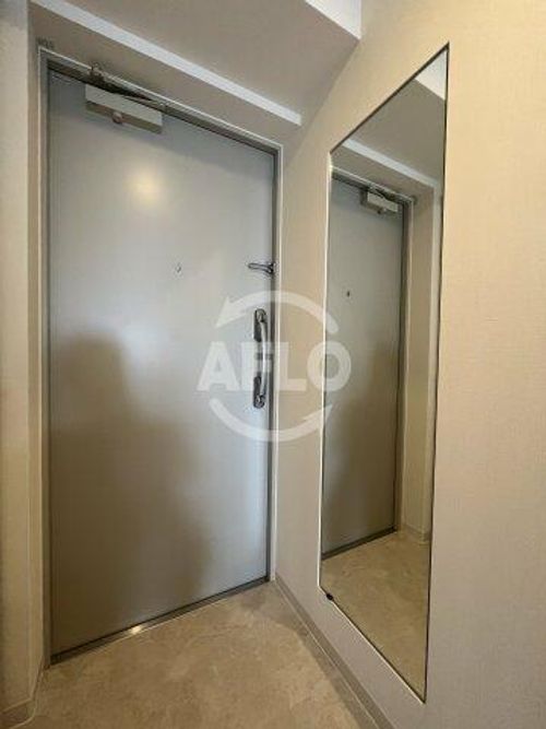 グレイスノーブル新大阪の玄関