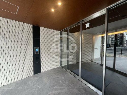 グレイスノーブル新大阪の玄関