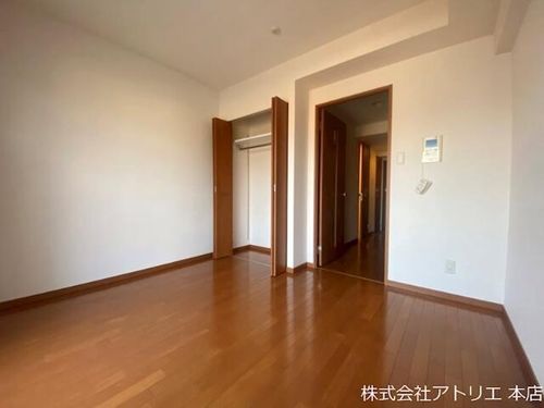 グランシス高井田の居間