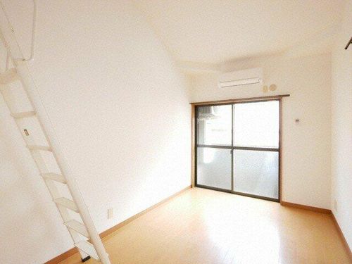 ロザリオカーサⅢの居間