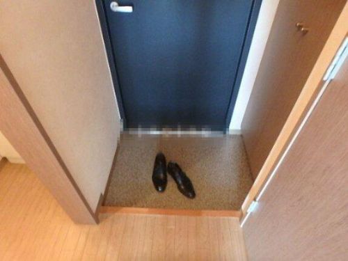 ノースアクシア302の玄関