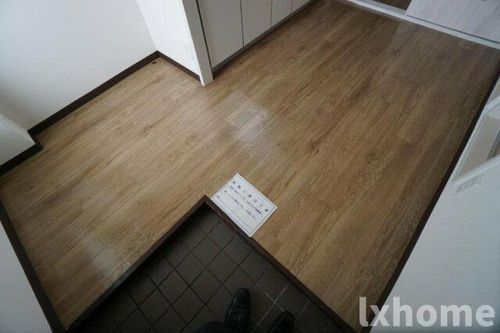 メゾーネ茨木の玄関