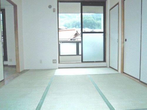 リオ谷上の内装