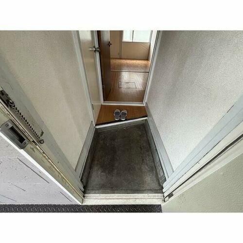 ハタコーポラス66の玄関