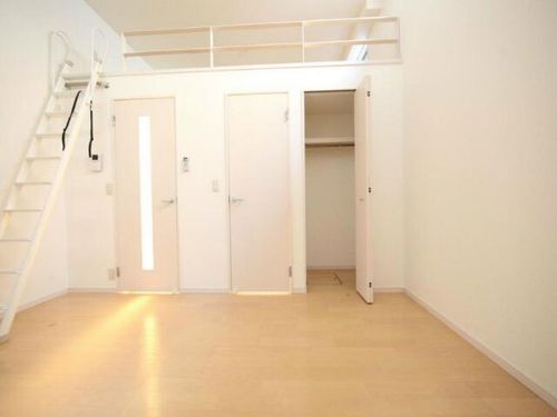 ビルーチェ並木Bの居間