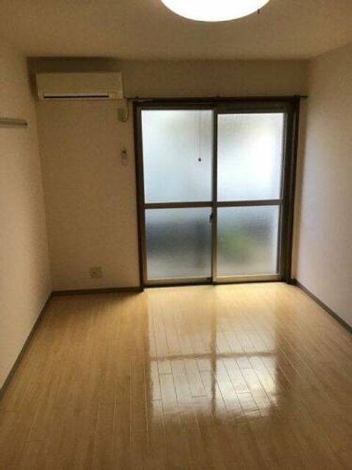 フジパレス初芝駅南Ⅱ番館203の居間