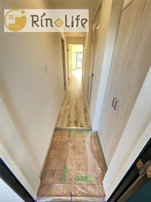 シャルルコートラペ301の玄関